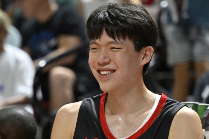 满分10分 给杨瀚森的夏联首秀半场打几分?